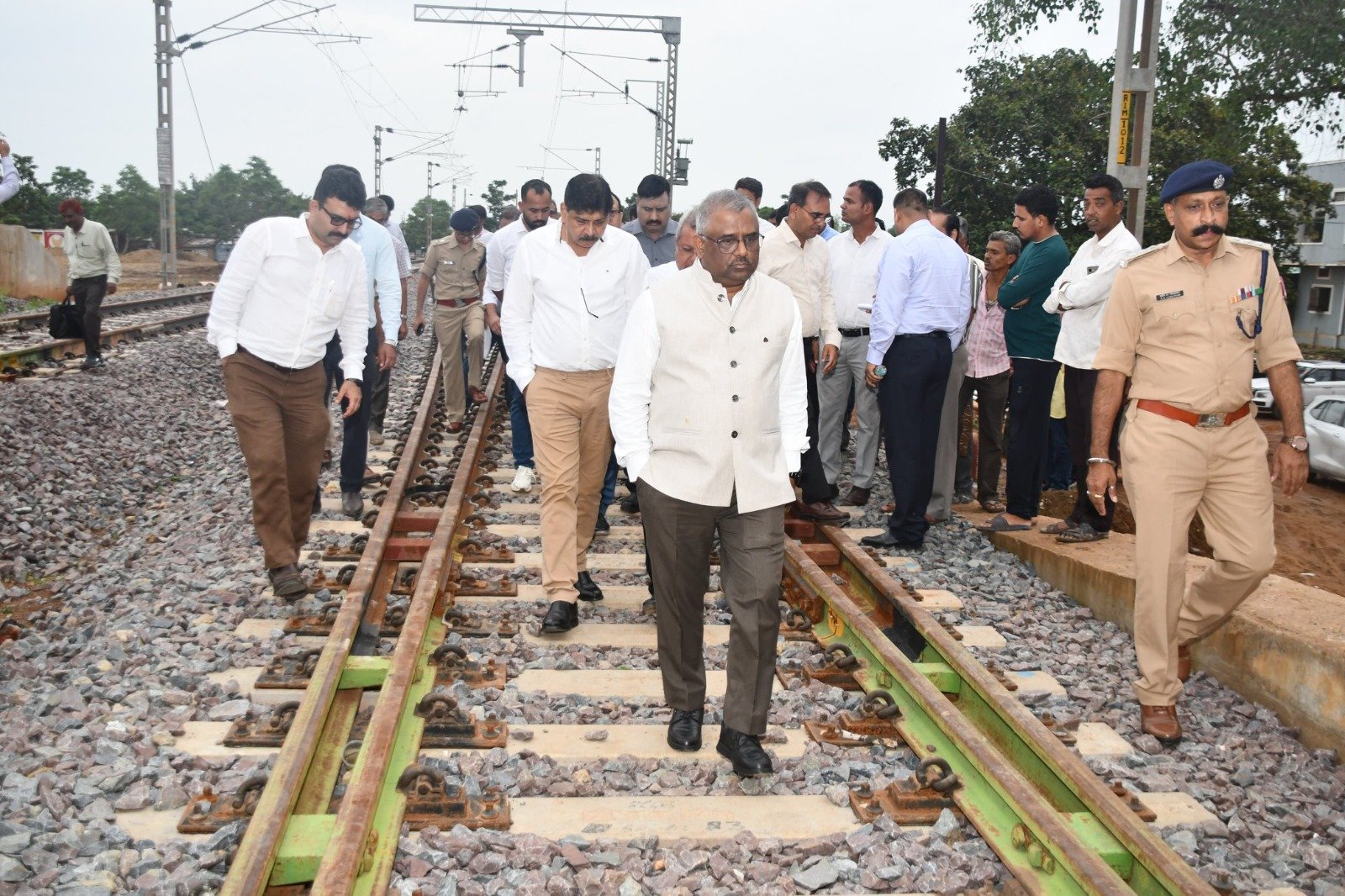 महाप्रबंधक का निरीक्षण दौरा, रायपुर–राजिम रेल परियोजना को समय पर पूरा करने के निर्देश