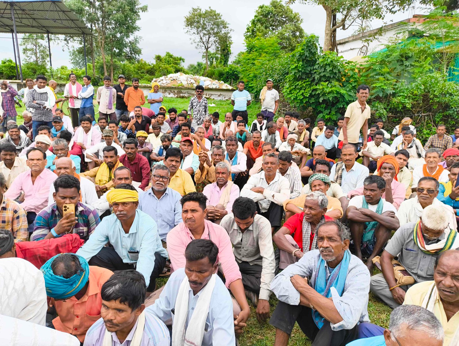 खोभा सोसायटी में खाद आपूर्ति नहीं होने से नाराज किसानों ने किया धरना प्रदर्शन