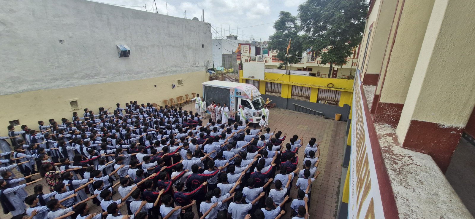 ब्रह्माकुमारीज संस्था द्वारा पीथमपुर के विभिन्न स्कूलों में नशा मुक्ति जागरूकता कार्यक्रम हुए बच्चों को दी प्रेरणा और कराई नशा से दूर रहने की प्रतिज्ञ
