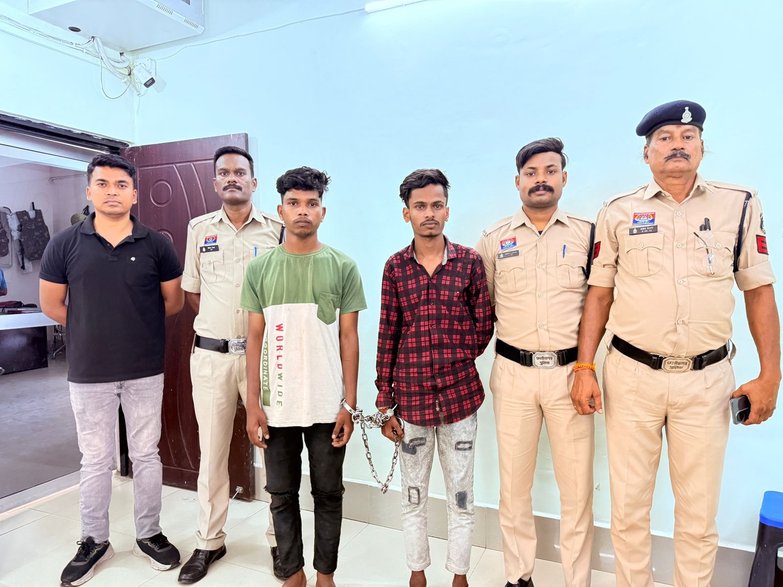 रामपुर पुलिस की बड़ी कार्रवाई, कार चोरी करने वाले दो आरोपी गिरफ्तार, 8 लाख की बलेनो कार बरामद