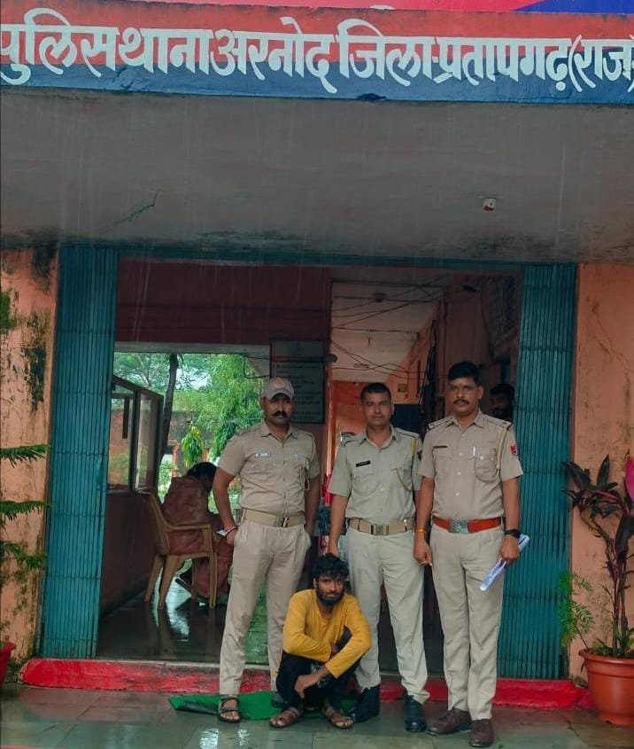 आठ साल से फरार स्थाई वारंटी आखिरकार चढ़ा पुलिस के हत्थे