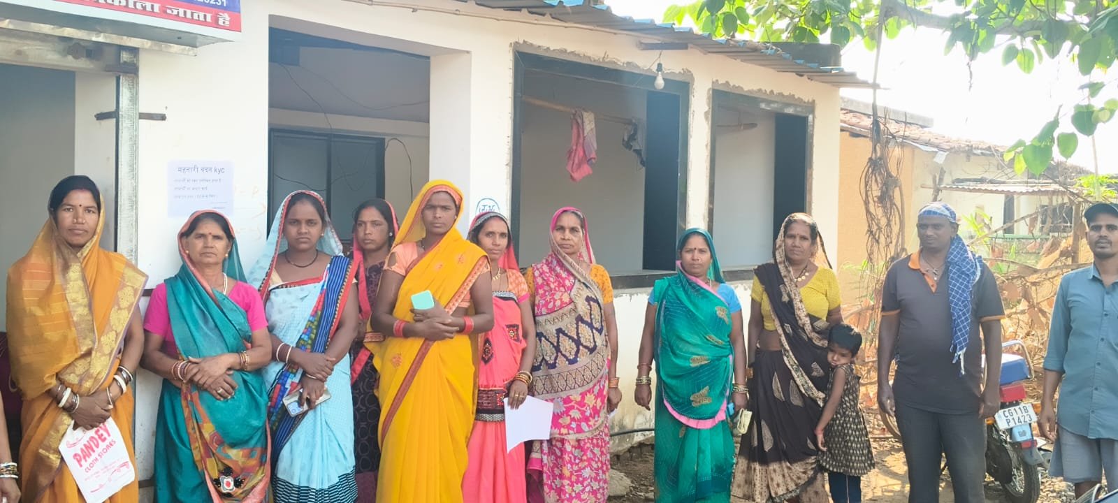 सीएससी सेंटर में महतारी वंदन योजना का निःशुल्क ई-केवाईसी शुरू, महिलाओं की उमड़ी भीड़