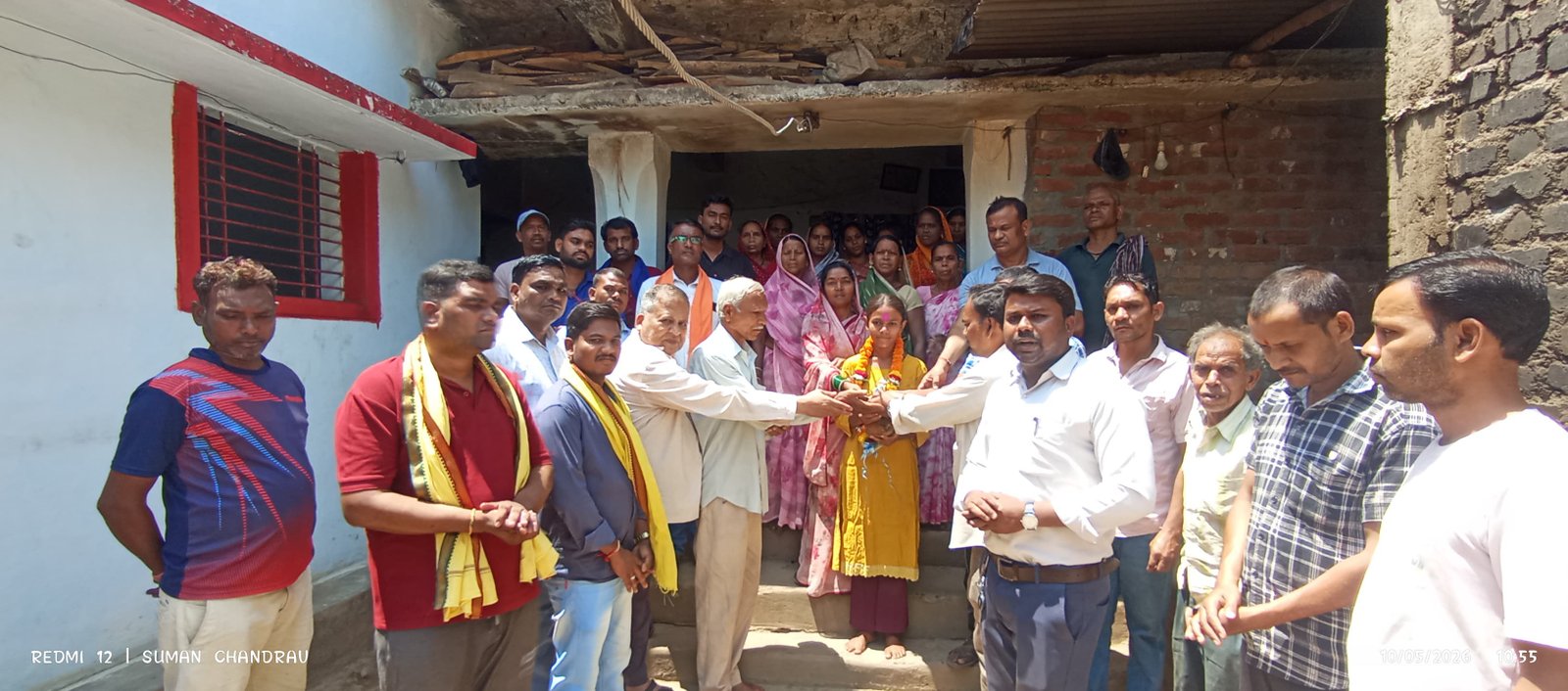 ग्राम विकास समिति गैंदाटोला ने मेधावी आदिवासी छात्रा का किया सम्मान, प्रोत्साहन राशि देकर बढ़ाया हौसला