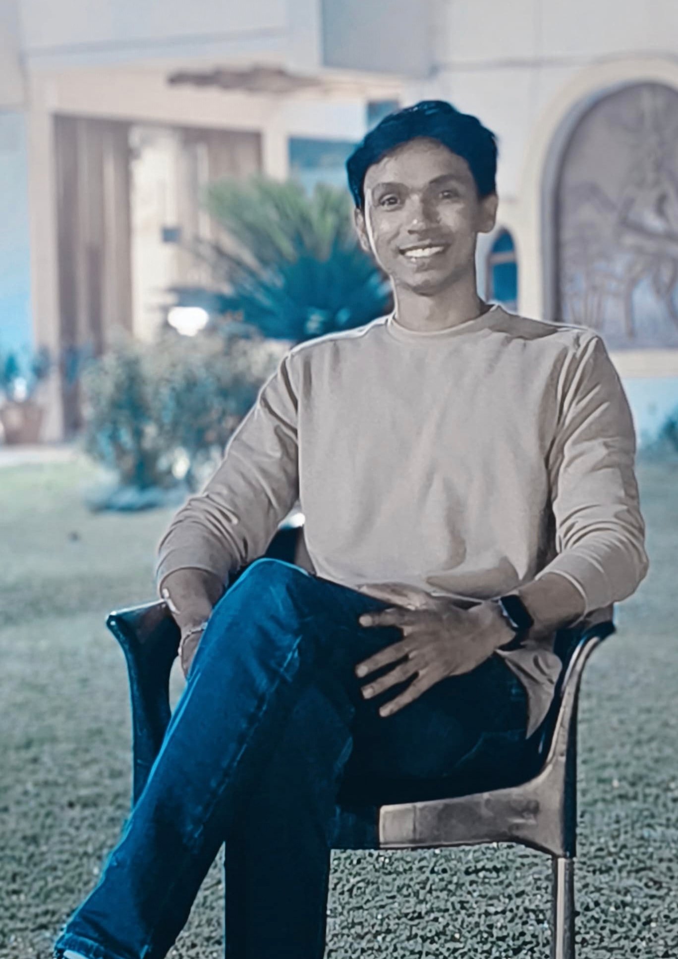 माताएं सड़क पर, और कुछ लोग शराब दुकान बचाने में व्यस्त” — अनीश सोनी