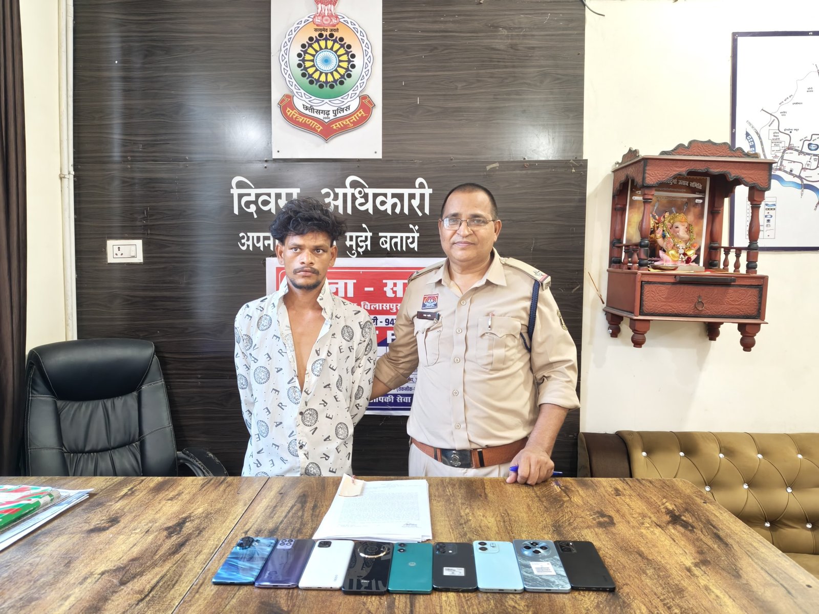 Anp news सरकंडा पुलिस का बड़ा एक्शन: दो शातिर चोर गिरफ्तार, 11 स्मार्टफोन और नकदी बरामद