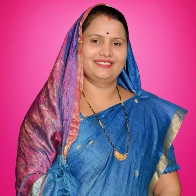 पंचायत सचिवों के हड़ताल को समर्थन देने पहुंची पूर्व विधायक छन्नी साहू