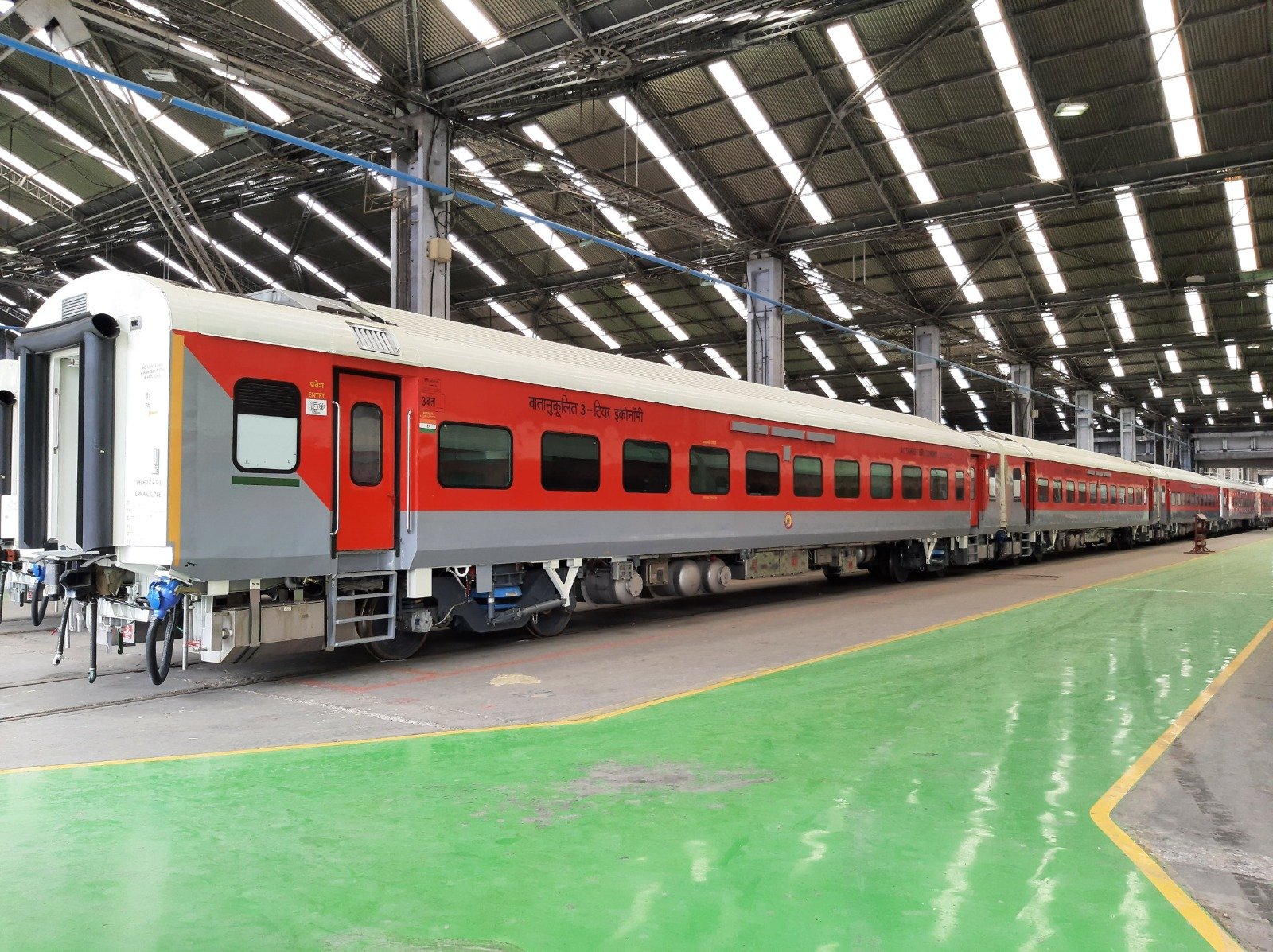 भारतीय रेल का नया कीर्तिमान, बीते वित्त वर्ष में बनाए 7,134 कोच