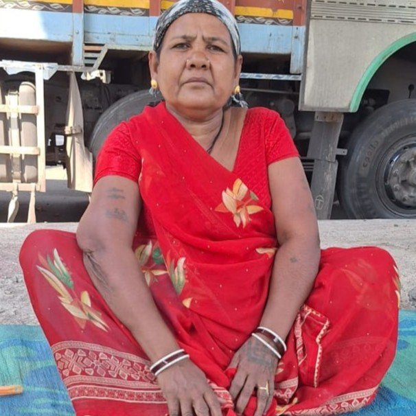 जरूरत के वक्त महतारी वंदन योजना की राशि आती है काम, संतरा बाई को हर माह मिलता है एक हजार