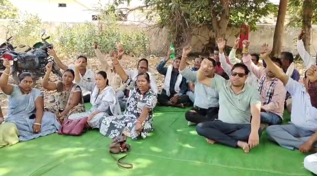 शासन से टूटा भरोसा, शासकीयकरण की मांग पर अड़े पंचायत सचिव, हड़ताल से ठप हुआ गांवों का कामकाज जाने पूरा मामला 