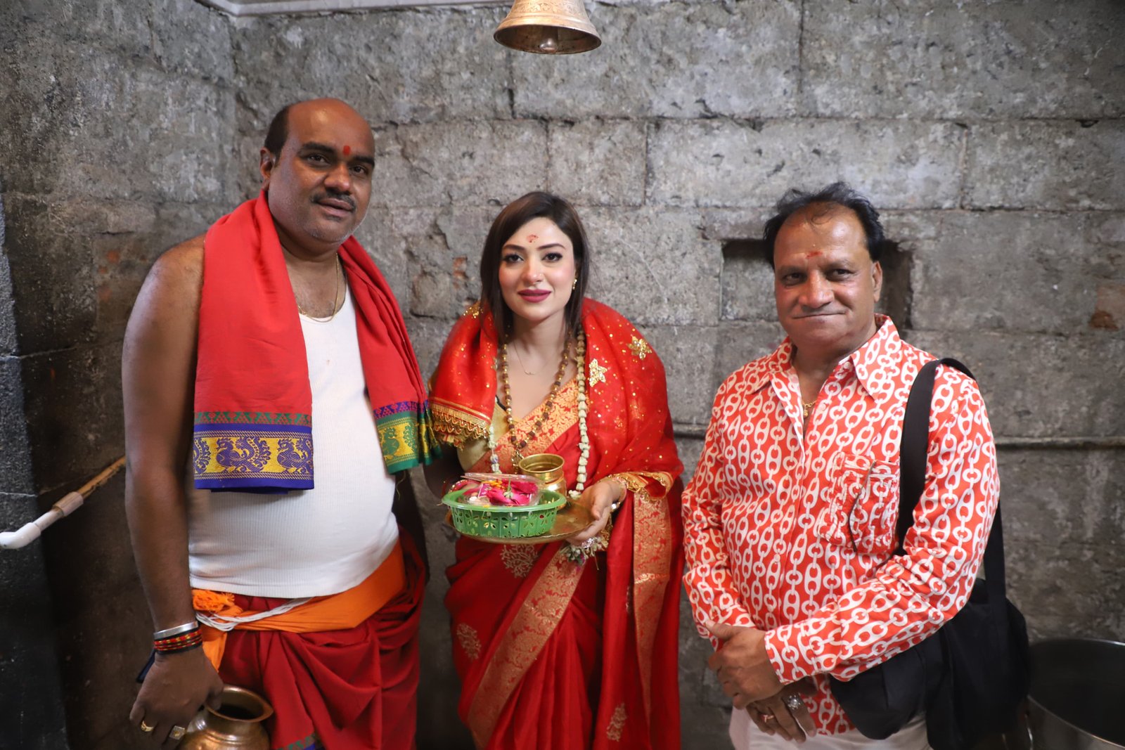 अभिनेत्री कोमल शाह  कोलकाता ने महाकाल सहित कई देव स्थानों पर की पूजा अर्चना