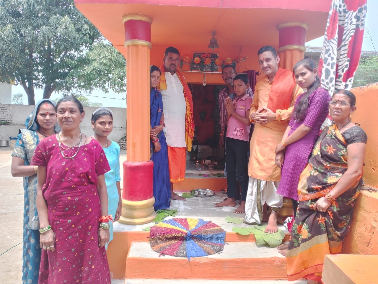 स्वर्गीय श्रीमती राजकुमारी यादव  के स्मृति में बने मंदिर में धूमधाम से मनाया गया हनुमान जयंती...