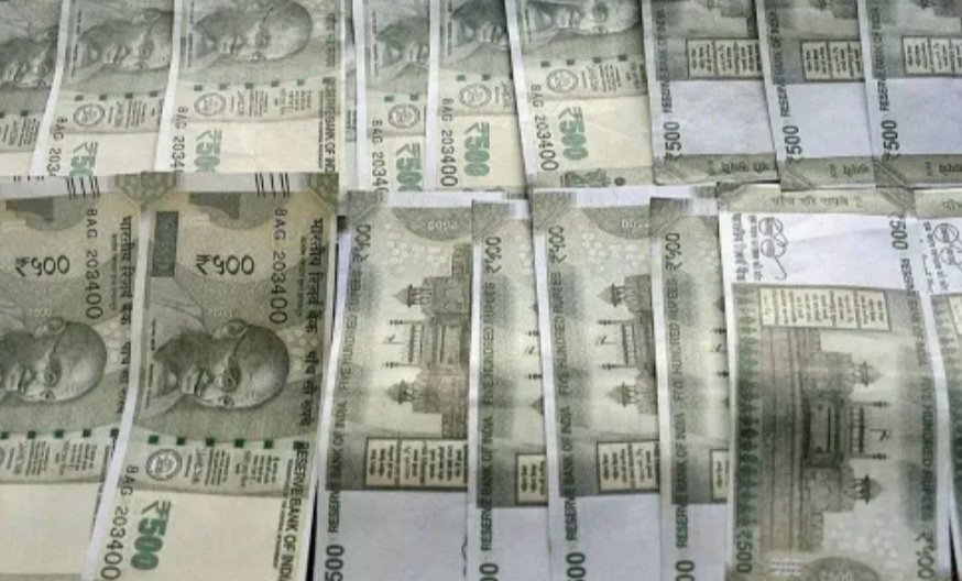 ब्रेकिंग न्यूज देश भर के बाजारों में घूम रहे हैं बड़ी मात्रा में 500 के असली जैसा नकली नोट सरकार ने जारी किया गाइडलाइन