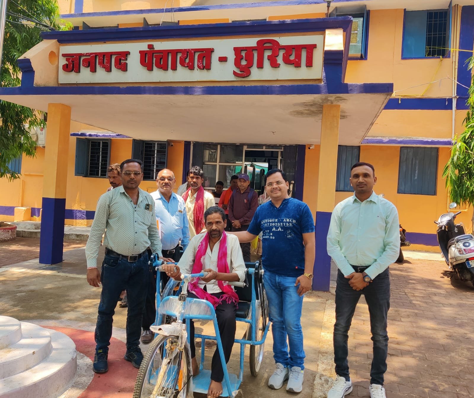 ट्रायसिकल मिलने से कमलेश के चेहरे में आई मुस्कान : संजय सिन्हा