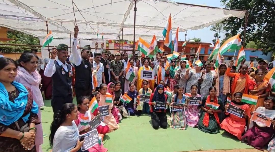 'ऑपरेशन सिंदूर' की गूंज से गूंजा पलारी, तिरंगा यात्रा में उमड़ा देशभक्ति का सैलाब