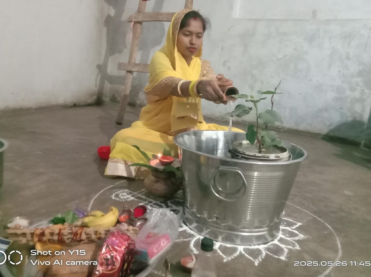 पति की लंबी उम्र के लिए वट सावित्री व्रत: पढ़ें संपूर्ण व्रत कथा और जानें इसका महत्व