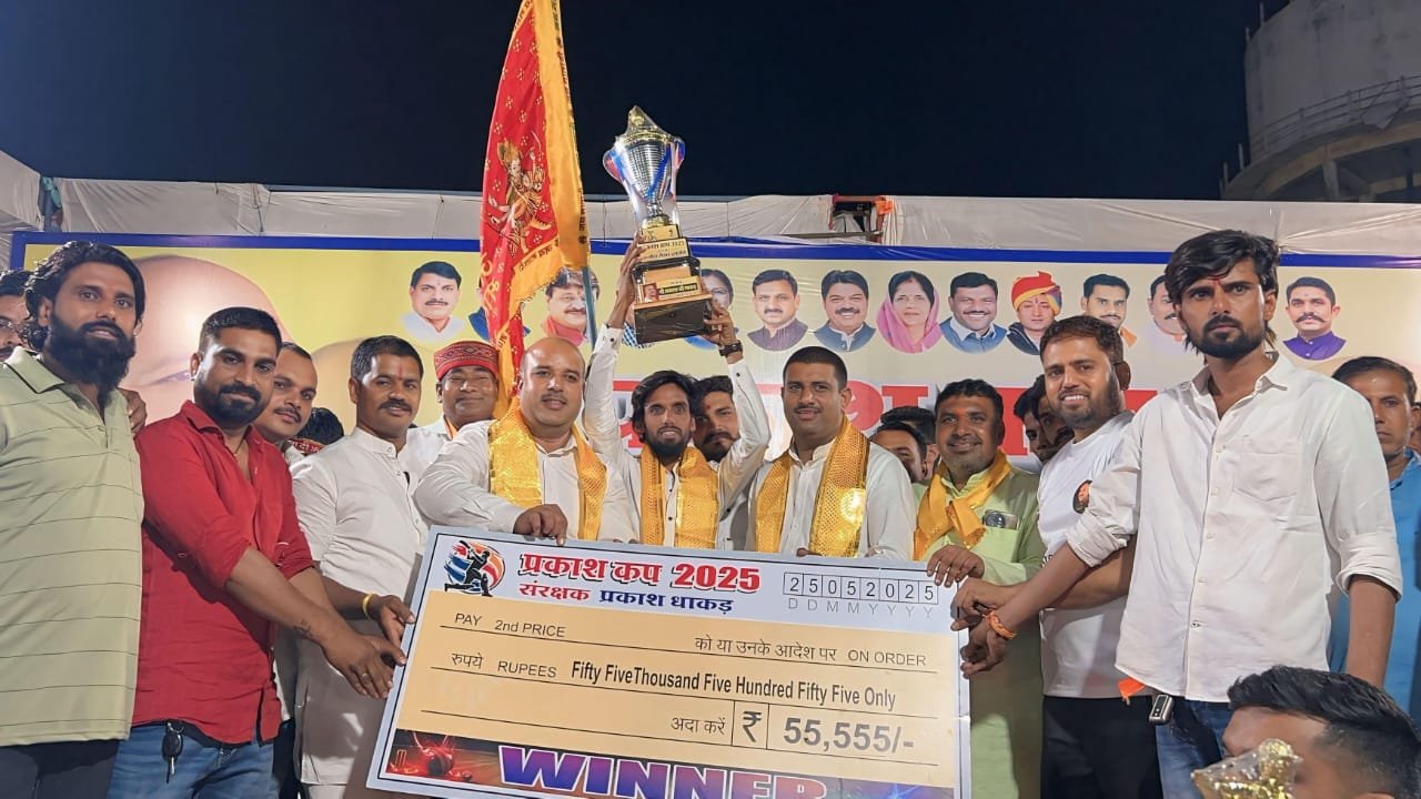 जय माता दी ग्रुप टीम ने जीता* *प्रकाश कप, राठौर 11 को रोमांचक मुकाबले में हराया* 