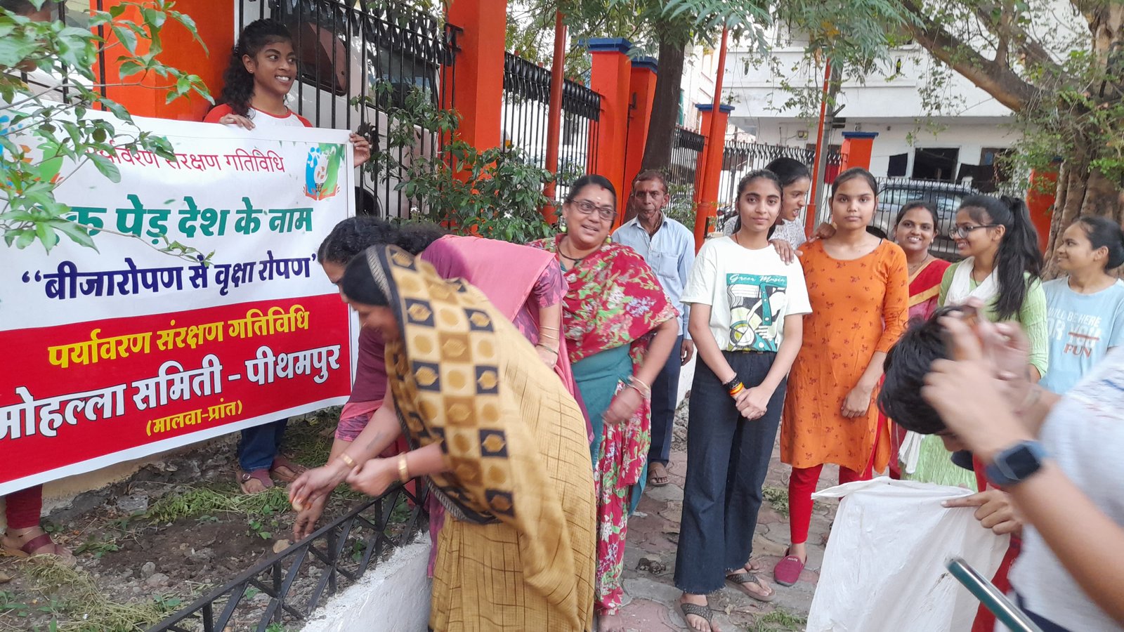 पीथमपुर 5 जून गुरुवार को पर्यावरण दिवस पर वृक्षारोपण के तहत कई आयोजन 