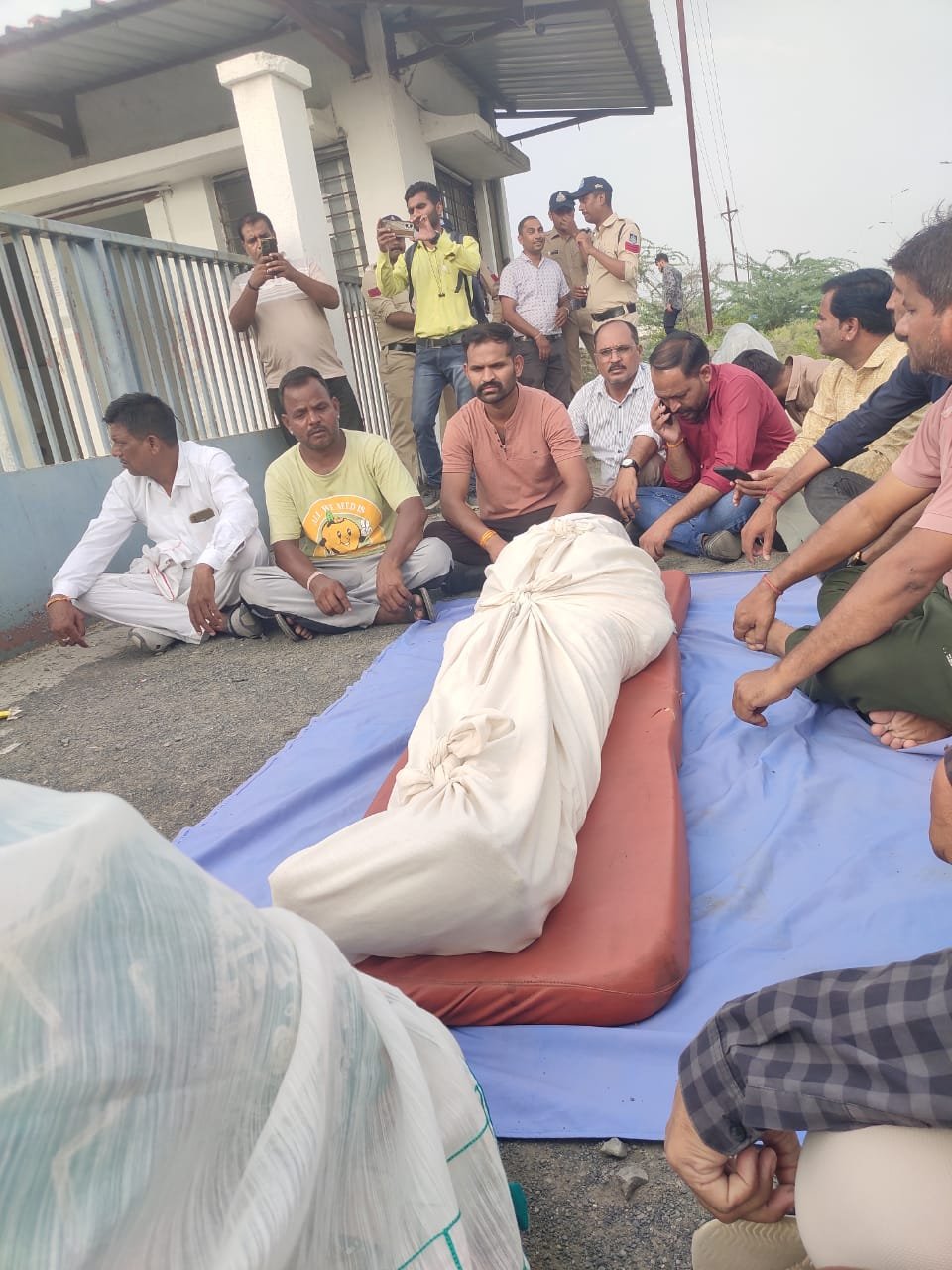 फ्रिस्कोन पॉलीकेब प्राइवेट लिमिटेड में मजदूर की मौत से मचा हड़कंप, परिजनों ने लगाया लापरवाही का आरोप