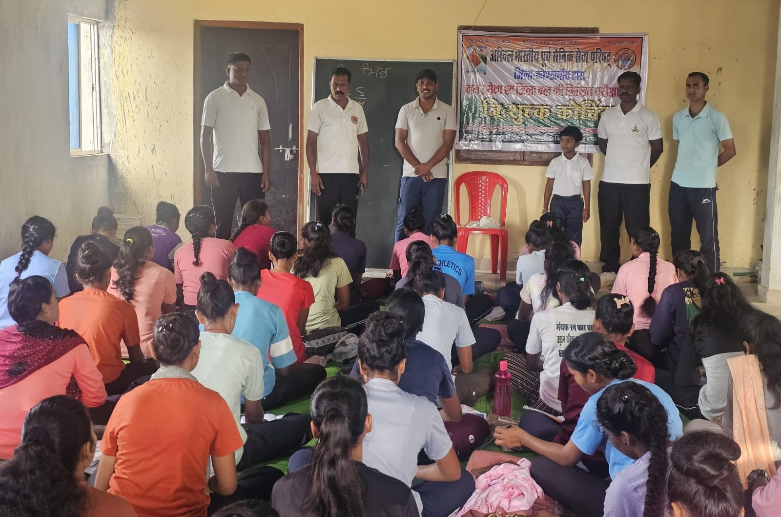 नगर सेना एवं जिला बल में चयन की तैयारी कर रहे युवाओं के लिए पूर्व सैनिकों की पहल — कोण्डागाँव में चल रही निःशुल्क कोचिंग