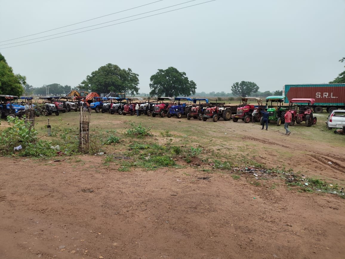 अवैध रेत व ईंट कारोबार पर बड़ी कार्रवाई, 87 वाहन और 6.5 लाख ईंटें जब्त