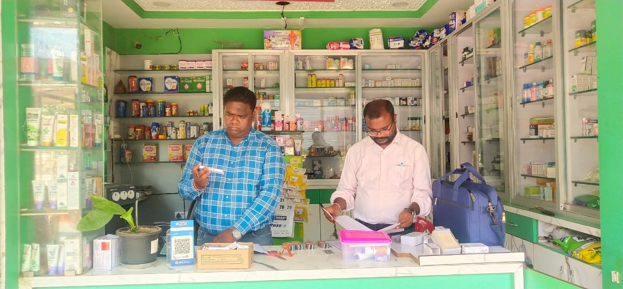 कोंडागांव में औषधि प्रशासन की सख्त कार्रवाई – अखिल मेडिकल स्टोर का लाइसेंस निलंबित