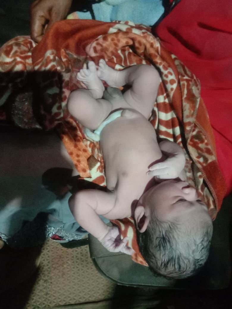 112 बनी डिलीवरी रूम, डॉयल-112 में महिला ने दिया बच्चे को जन्म, पुलिस ने निभाई डॉक्टर की भूमिका