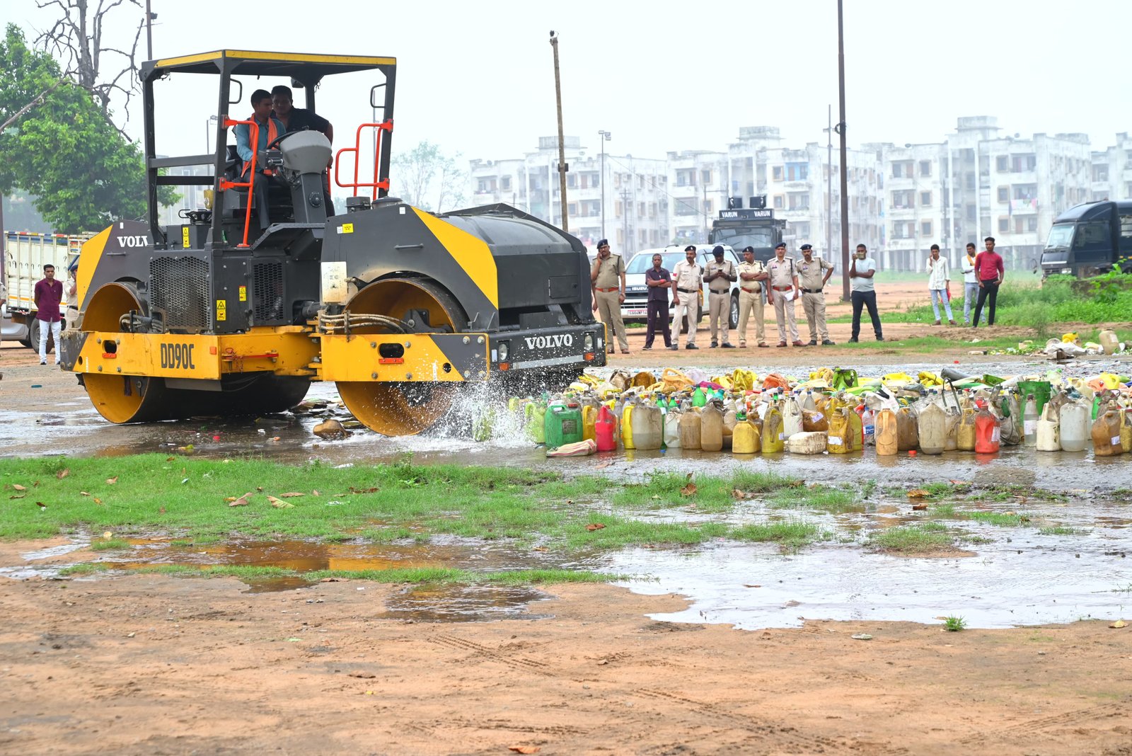 कोरबा पुलिस ने 10,000 लीटर अवैध शराब किया नष्ट, पारदर्शी प्रक्रिया में बड़ी कार्रवाई