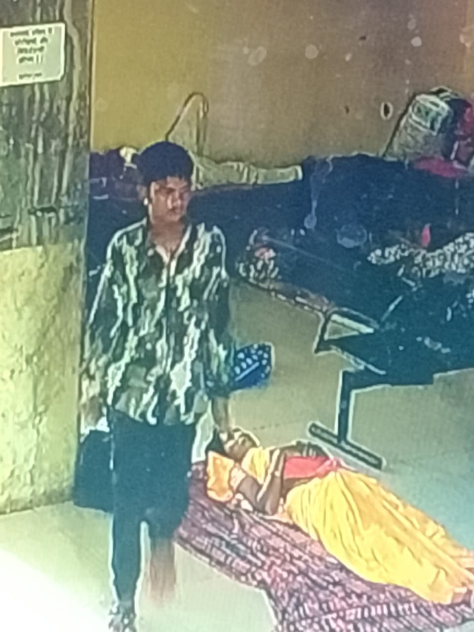 मेकाहारा अस्पताल में दिनदहाड़े चोरी, मरीजों का पर्स लेकर फरार हुआ चोर,CCTV पुटेज आया सामने