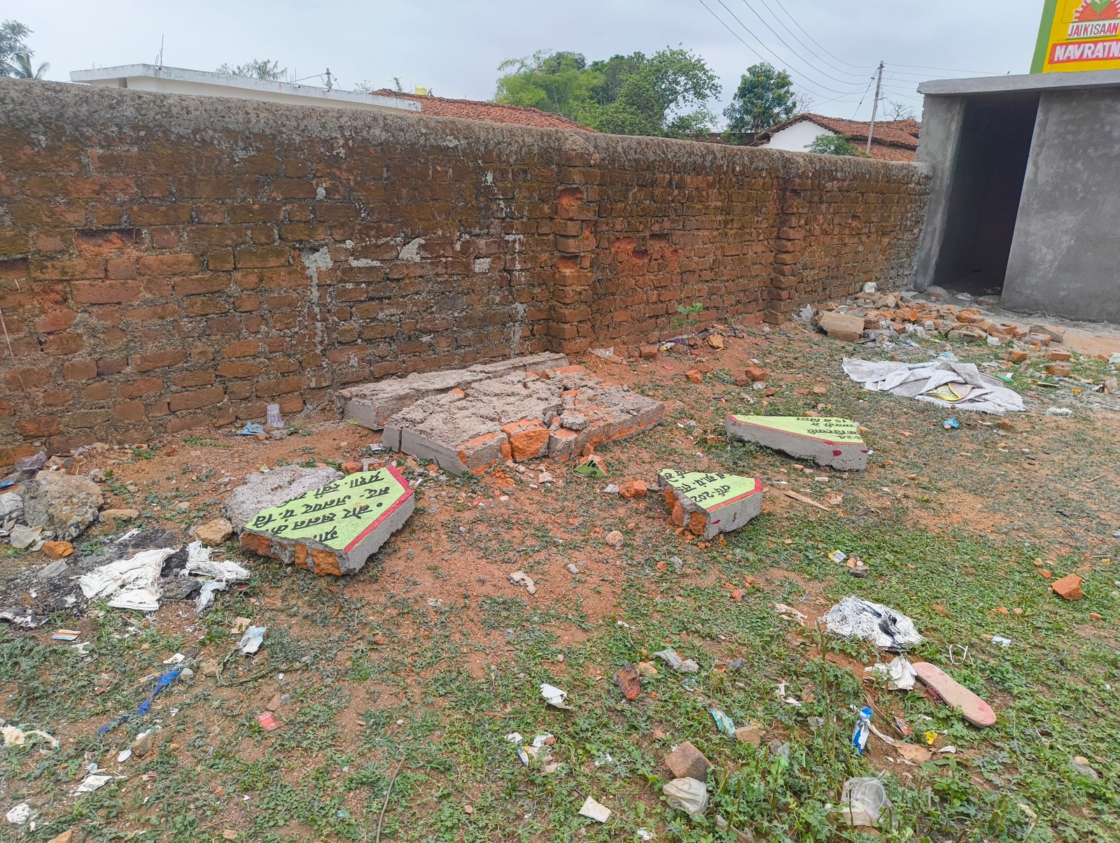 सड़क चिरचारी में सूचना पटल से दबकर 5 साल के बच्चे की हुई मौत