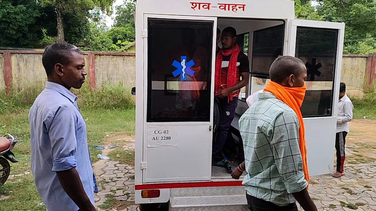 कोंडागांव जिले में बढ़ती मौतों से दहशत, कीटनाशक सेवन करने वाले पीड़ित युवक ने इलाज के लिए जगदलपुर ले जाते समय रास्ते में तोड़ा दम