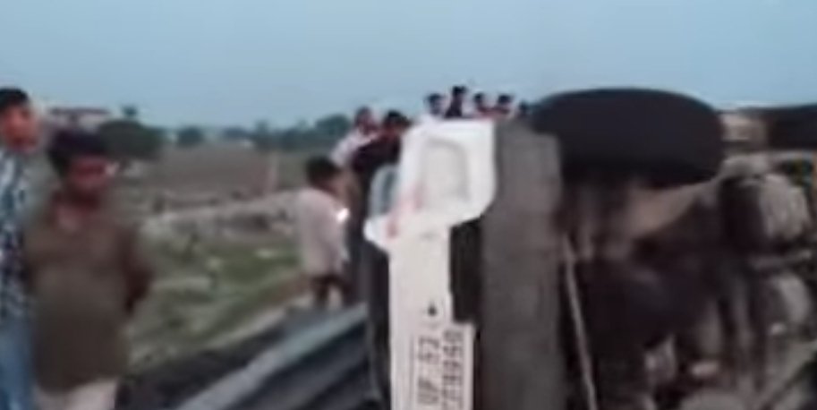 गोरखपुर पूर्व कैबिनेट मंत्री फतेह बहादुर सिंह सड़क हादसे में घायल