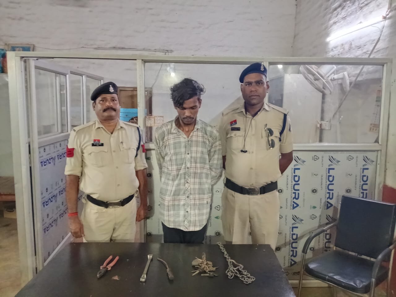 चोरी की बाइक के साथ फरार शातिर चोर गिरफ्तार, सरकंडा पुलिस की बड़ी सफलता
