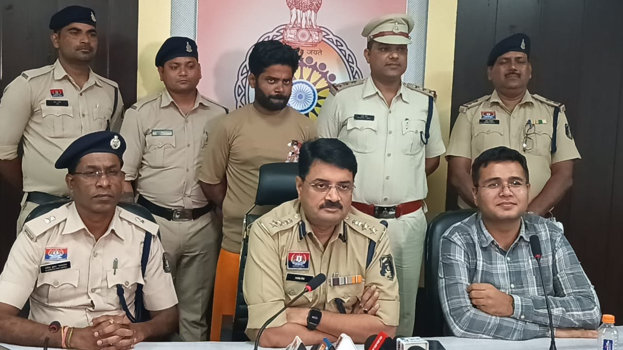 पूर्व विधायक बिलासपुर श्री शैलेष पाण्डेय से फिरौती की मांग करने वाले आरोपी को सकरी पुलिस ने प्रयागराज से किया गिरफ़्तार