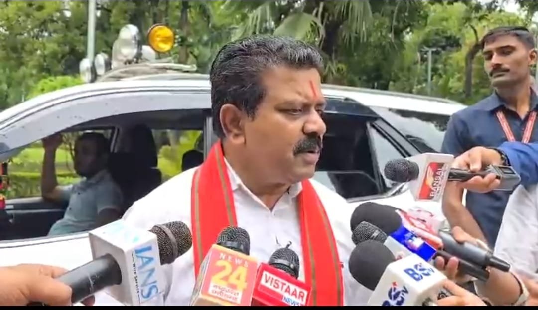 बस्तर में 13 नक्सलियों ने किया आत्मसमर्पण, उपमुख्यमंत्री का बयान आया सामने जानें पूरा मामला