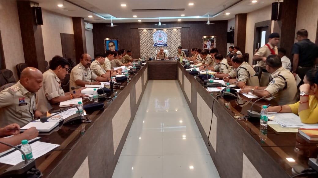 जिलेभर के थाना प्रभारियों की अपराध समीक्षा बैठक संपन्न, पुलिस अधीक्षक विजय कुमार पाण्डेय ने दिए सख्त निर्देश