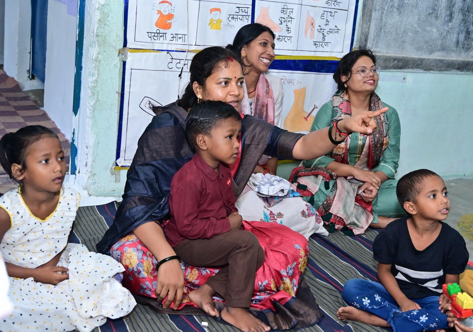 मंत्री लक्ष्मी राजवाड़े ने आंगनबाड़ी और स्कूल का किया औचक निरीक्षण, बच्चों से जाना पढ़ाई का हाल