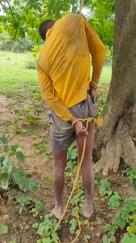 BREAKING: बोतली गांव में संदिग्ध परिस्थिति में युवक की लाश पेड़ से लटकी मिली, हत्या की आशंका