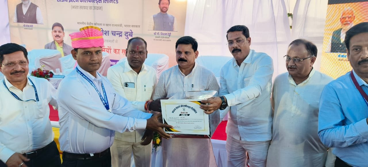 कोरबा पहुंचे केंद्रीय मंत्री सतीश चंद्र दुबे – दीपका खदान का किया निरीक्षण, कर्मवीरों का सम्मान और पर्यावरण का संदेश