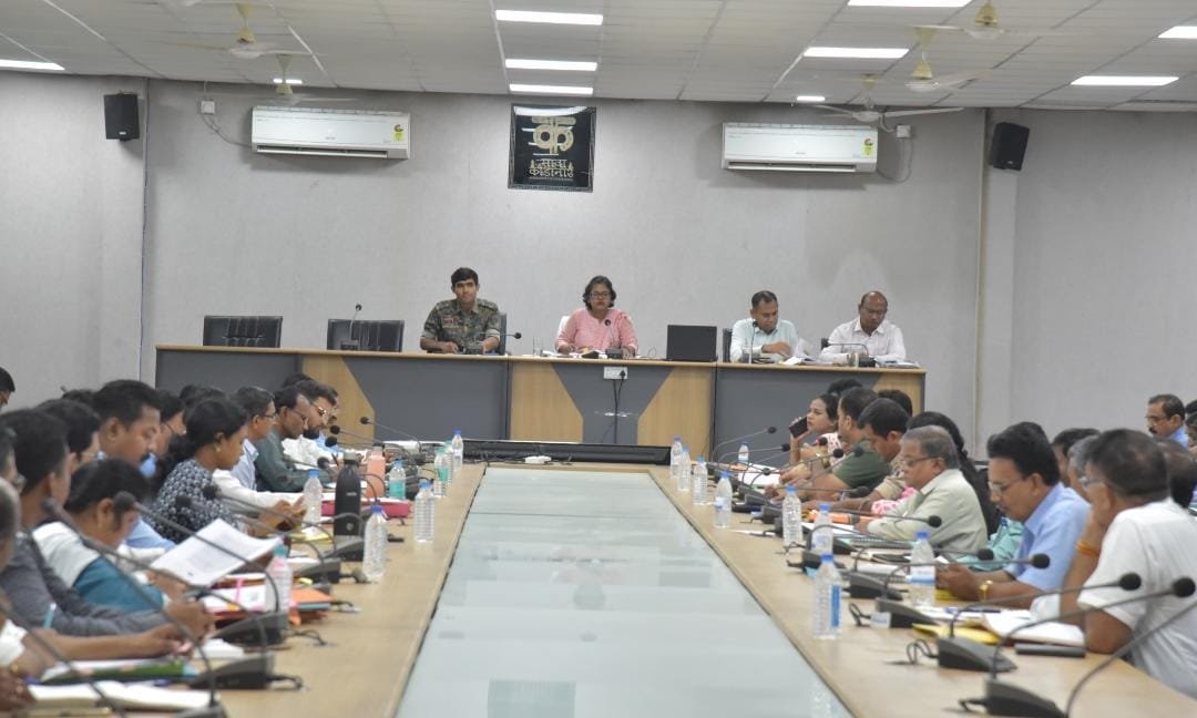 कोंडागांव में कलेक्टर और एसपी की उपस्थिति में जिला सड़क सुरक्षा समिति की बैठक सम्पन्न, सड़क दुर्घटनाओं की रोकथाम हेतु दिए गए निर्देश