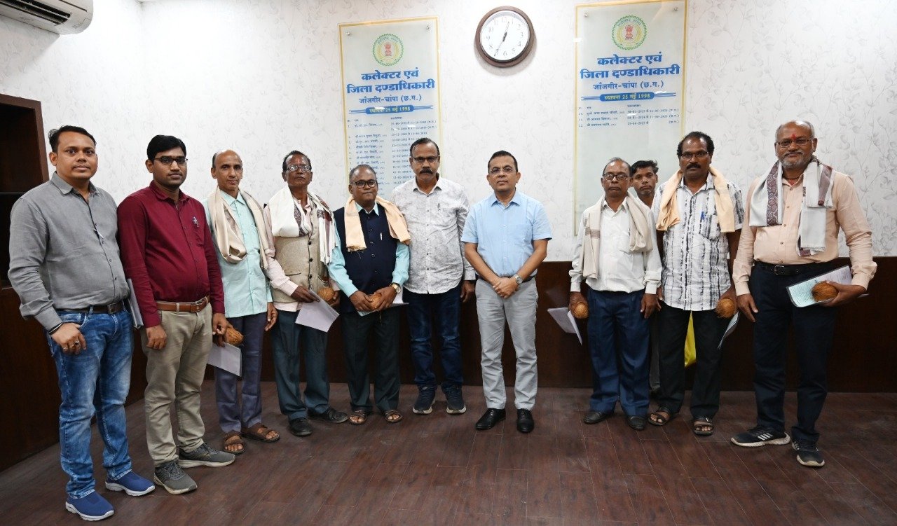 सेवानिवृत्त शासकीय सेवकों को पीपीओ, जीपीओ का किया वितरण