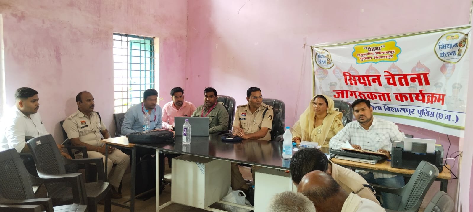 धूर्वाकारी में सियान चेतना कार्यक्रम – बुजुर्गों की सुरक्षा, साइबर जागरूकता और नशा मुक्ति पर दिया संदेश