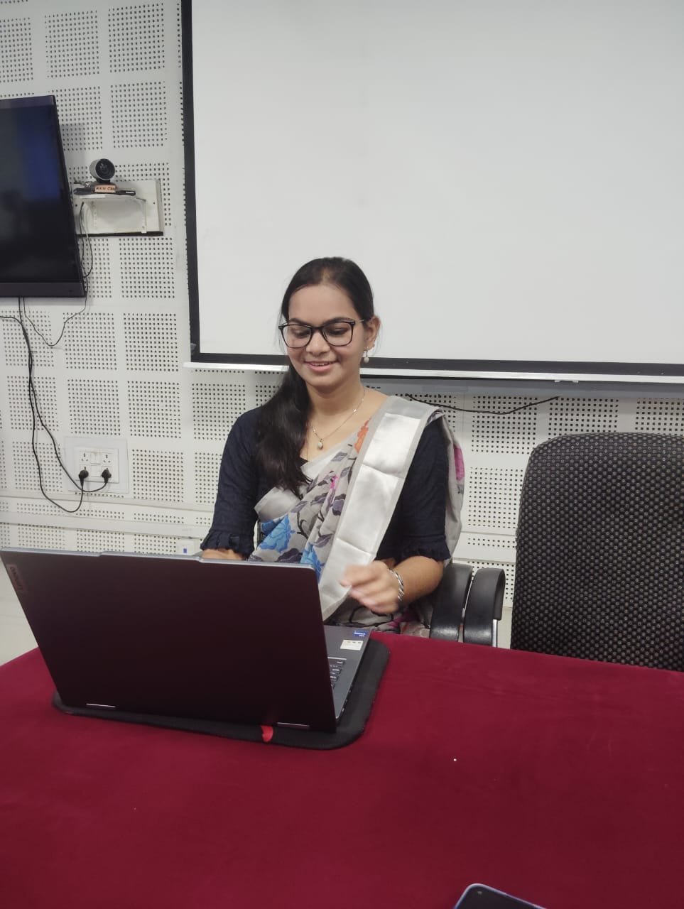 NIT रायपुर में रिसर्च कर रही रायगढ़ की होनहार बेटी आकांक्षा पटेल से खास मुलाकात