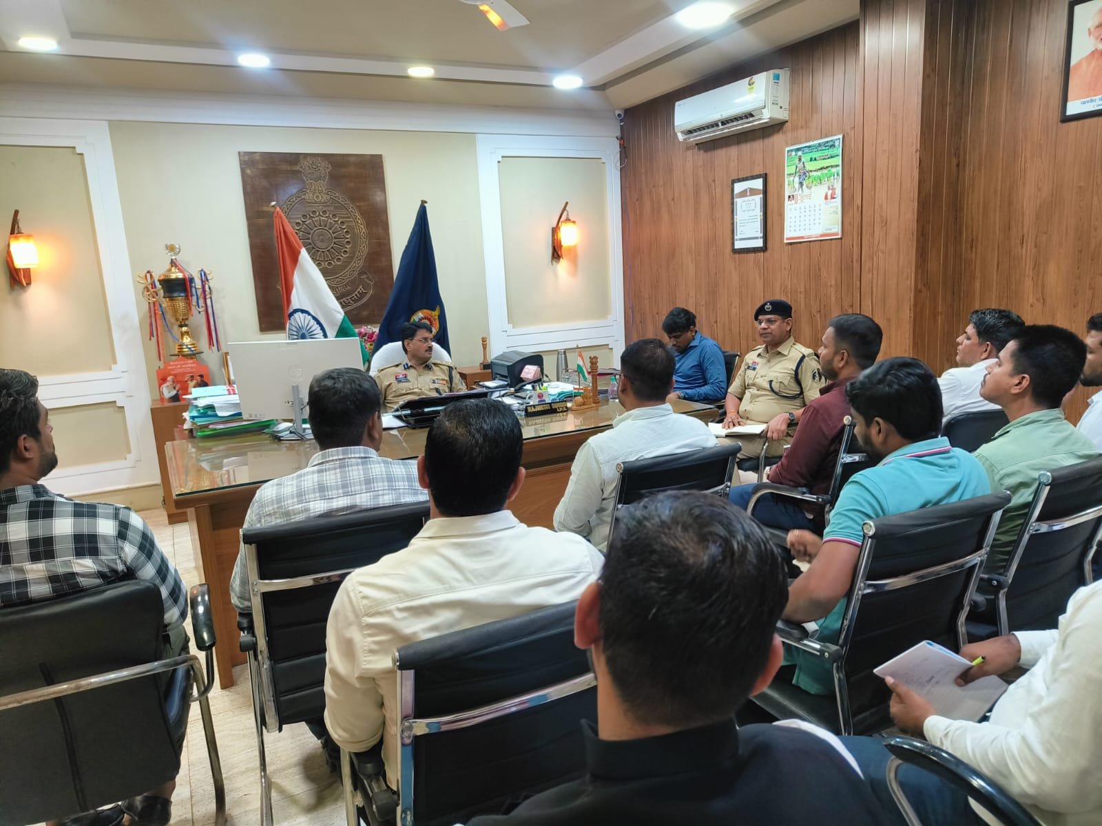 नेशनल हाइवे पर मवेशियों से मुक्ति और सड़क सुरक्षा को लेकर एसएसपी की सख्ती, टोल अधिकारियों संग हुई विशेष बैठक