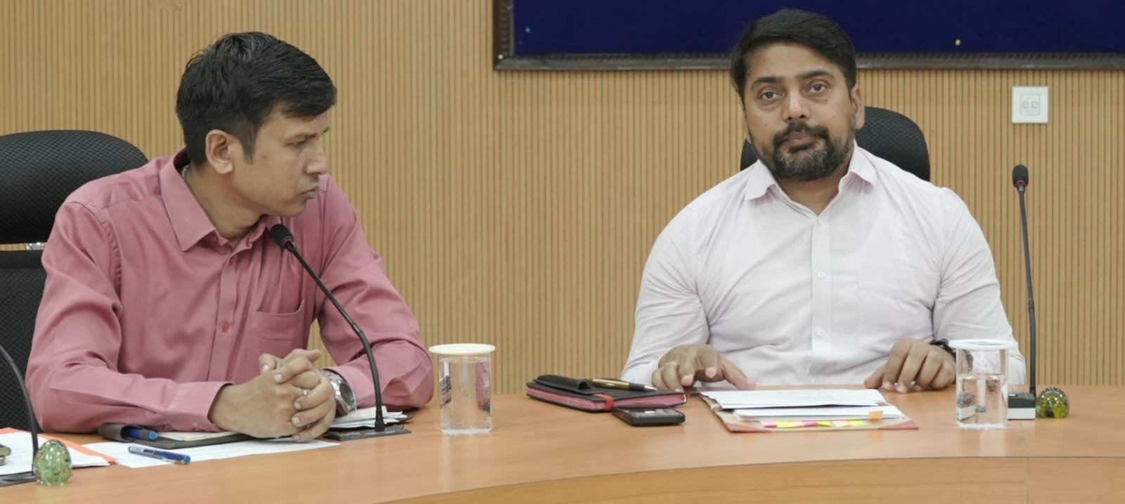 समय सीमा बैठक में कमिश्नर ने दिए कड़े निर्देश, जनहित कार्यों में तेज़ी लाने पर जोर