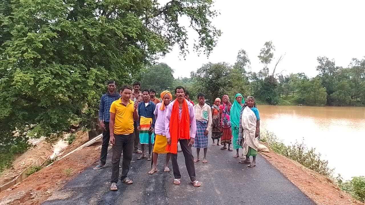 बेलदगी तटबंध निर्माण में अनियमितता पर ग्रामीणों का फूटा आक्रोश – लुण्ड्रा विधायक से की जांच की मांग