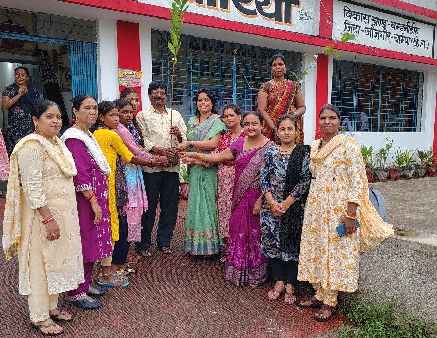 गुरु पूर्णिमा के अवसर पर शाला त्यागी बालिकाओं का पुनः शाला प्रवेश कार्यक्रम एवं कार्यशाला आयोजित