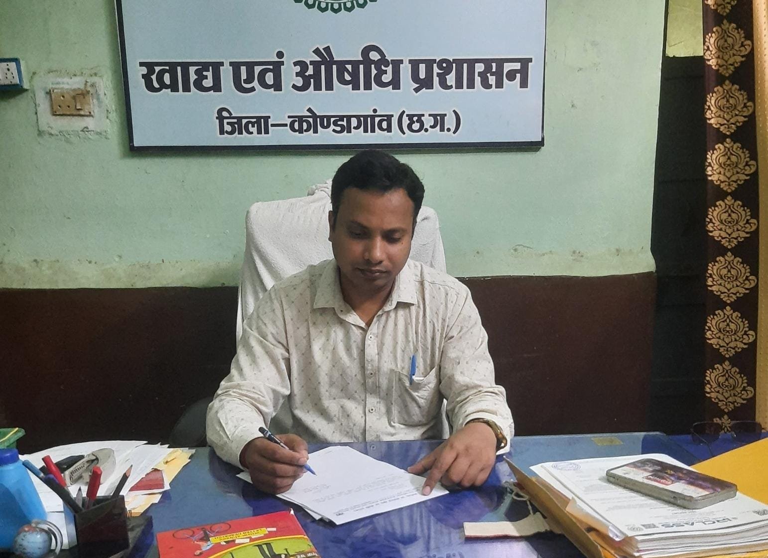 मिथ्याछाप अजवाइन बेचने पर कोंडागांव नगर के ललित आलू भण्डार पर ₹1.80 लाख का जुर्माना