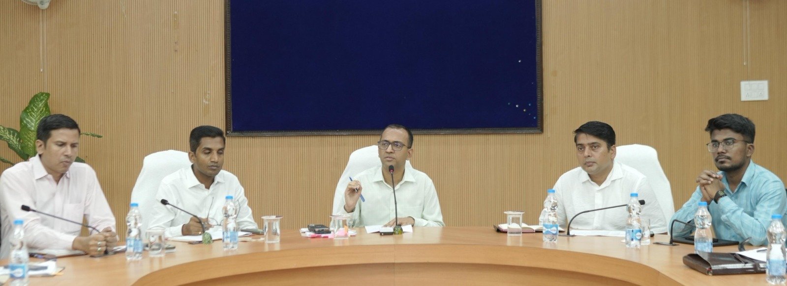 समय-सीमा बैठक में कलेक्टर के सख्त निर्देश, बारिश से प्रभावितों को शीघ्र राहत, नियुक्तियों में पारदर्शिता 