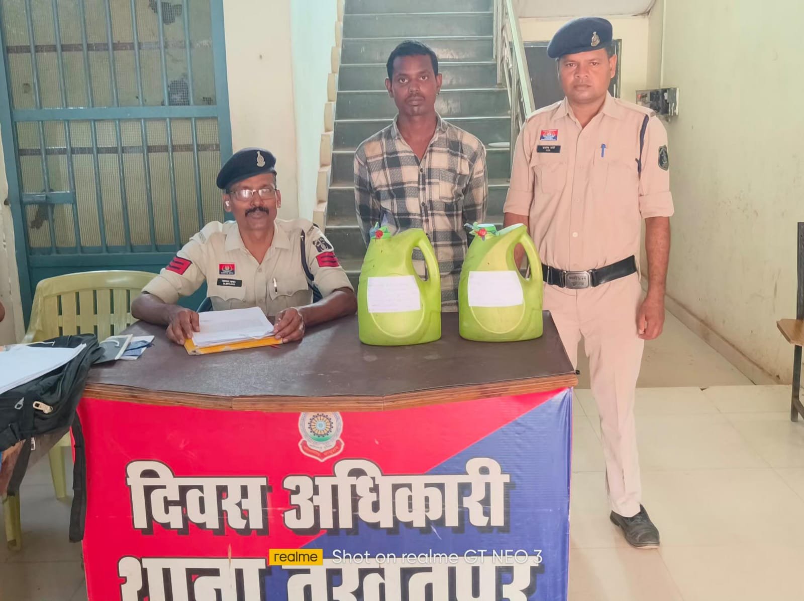 तखतपुर पुलिस की बड़ी कार्रवाई अवैध शराब के साथ युवक गिरफ्तार, भेजा गया जेल 
