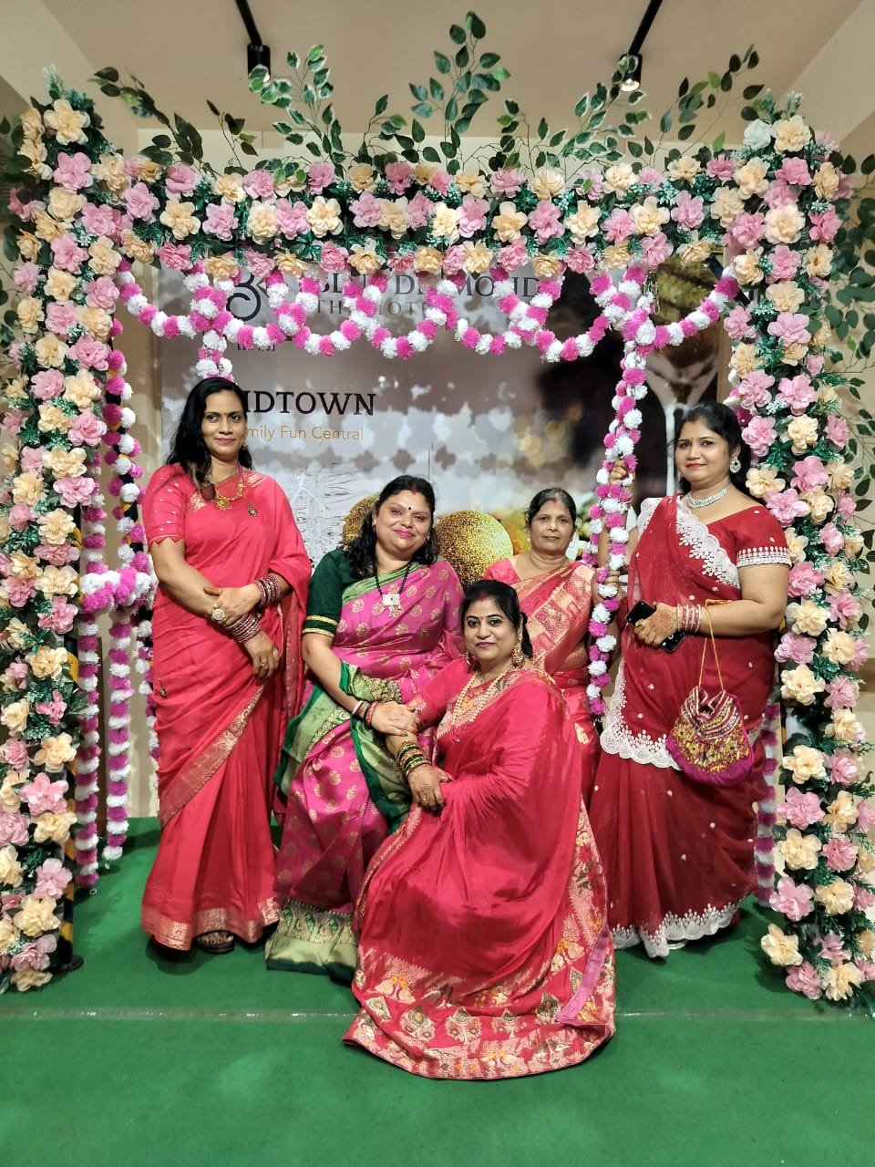 रवि शंकर शुक्ला नगर में महिलाओं ने मनाया अनूठा सावन उत्सव, ‘सावन सुंदरी’ बनीं अनीता राव